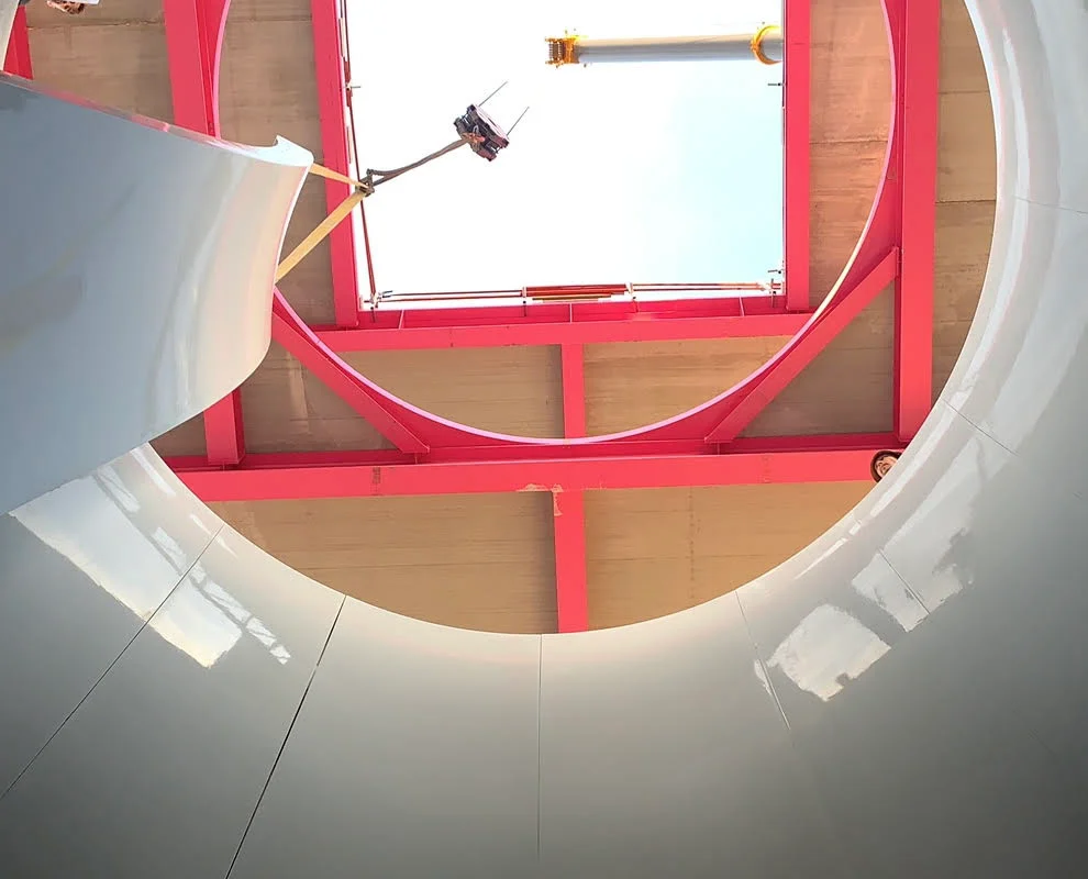 Installation and assembly of the confuser in the flight chamber of the TT45 Pro wind tunnel. The Confuzor is a critical aerodynamic component that ensures smooth airflow transition into the flight chamber.